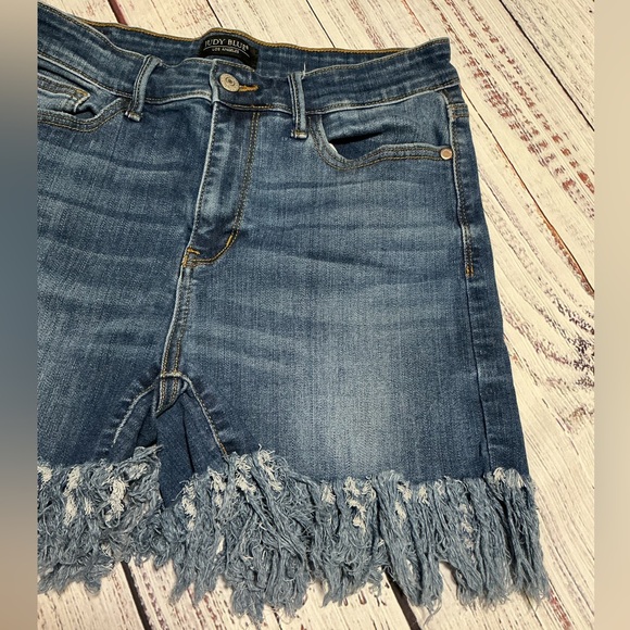 Judy Blue denim shorts. Size L. - Picture 4 of 8